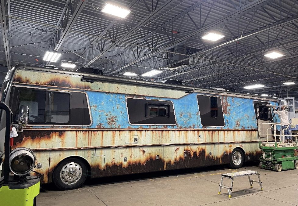 ICONIC-LOOKING RV HITS THE ROAD FOR CHRISTMAS   Family of Five Transforms Their Fleetwood RV®to look like RV from Christmas Vacation film